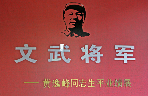 毛主席出訪蘇聯，斯大林會談時突然說：你手下有個人看不起蘇聯人