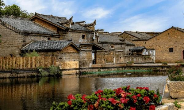 江西贛文化中的一朵奇葩，建築紅色文化濃厚，受世人矚目