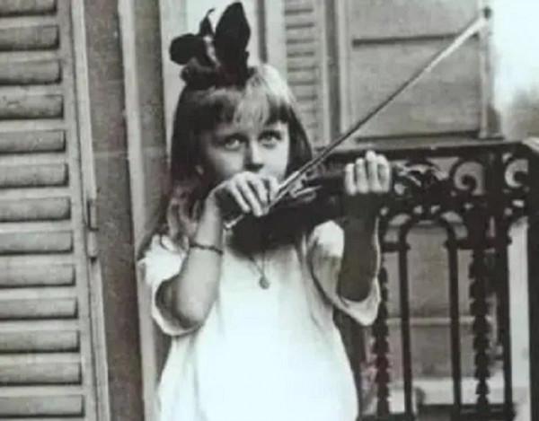 美國“骨灰級”宅女：宅家80年，104歲離世，親人為遺產鬧上法庭