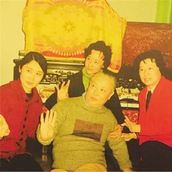 京劇青衣謝虹雯，一嫁英年早逝楊寶森，44歲二嫁張君秋相伴終生