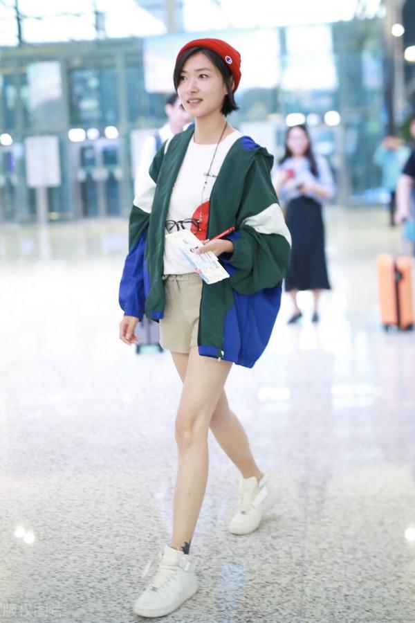 知性幹練：萬茜