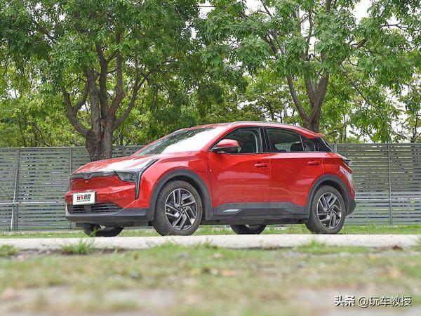 原價13.98萬 新款9.98萬！還增配！新款哪吒U夠誠意了吧？