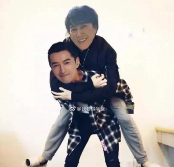 靳東跟誰合影都像是一家人