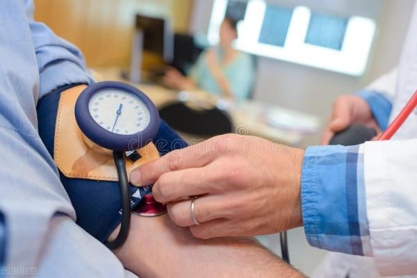 高血壓吃幾種藥也控制不好？新專家共識：手術療法或可有助降壓