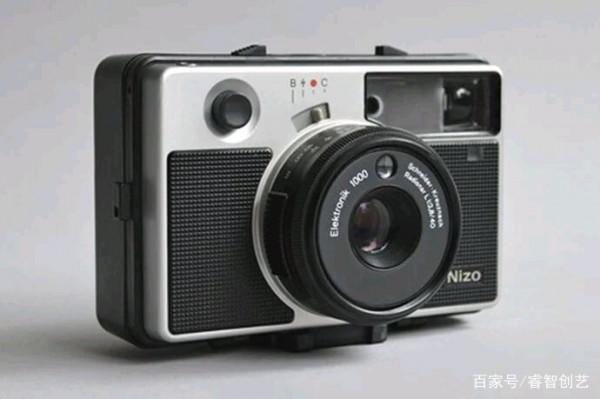 百靈 Nizo系列 Elektronik 1000——同時致敬工藝與設計的相機