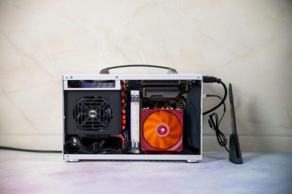 雕雖迷你，五臟俱全，技嘉 迷你雕 B550I AORUS PRO AX主機板裝機體驗