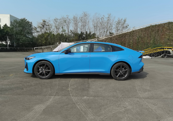 外觀可稱西裝暴徒,內飾媲美法系“獅子王”,長安運動轎跑初體驗 外觀可稱西裝暴徒,內飾媲美法系“獅子王”,長安運動轎跑初體驗