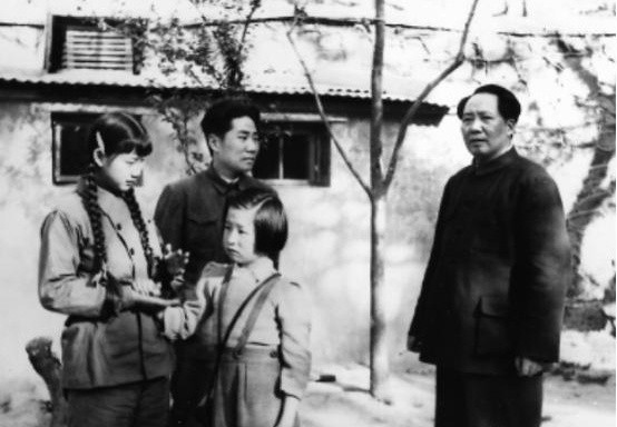 1950年毛主席得知，有官員建二層別墅，怒吼道：拉出去槍斃了