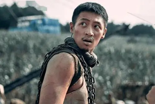 5位新一代“硬漢”接班人,易烊千璽吳磊都因戲受傷,仍堅持拍完 5位新一代“硬漢”接班人,易烊千璽吳磊都因戲受傷,仍堅持拍完