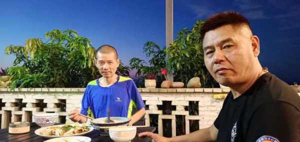 中國版《老友記》:你留下遺書,我帶你回家 中國版《老友記》:你留下遺書,我帶你回家