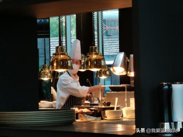 在北京入住第二家酒店自助餐廳裡的早餐