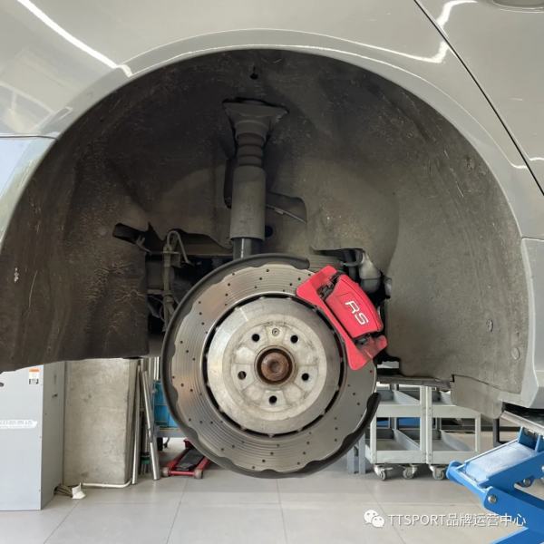 改裝案例 | 奧迪RS6升級前十後四陶瓷剎車套裝 改裝案例 | 奧迪RS6升級前十後四陶瓷剎車套裝
