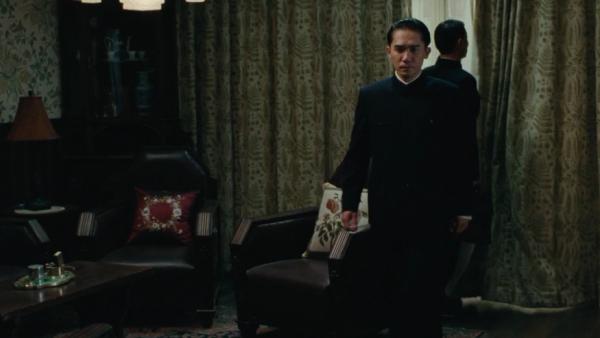 在《讓子彈飛》的原著小說《盜官記》中,張麻子的結局如何 在《讓子彈飛》的原著小說《盜官記》中,張麻子的結局如何