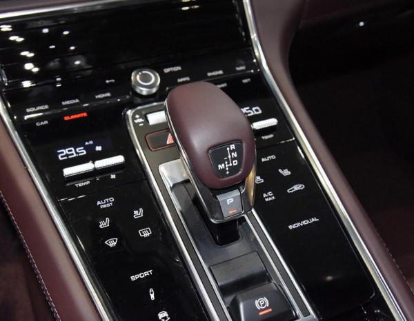 又一行政級車，車長5.2米，入門就有330馬力，還有1483L儲物空間