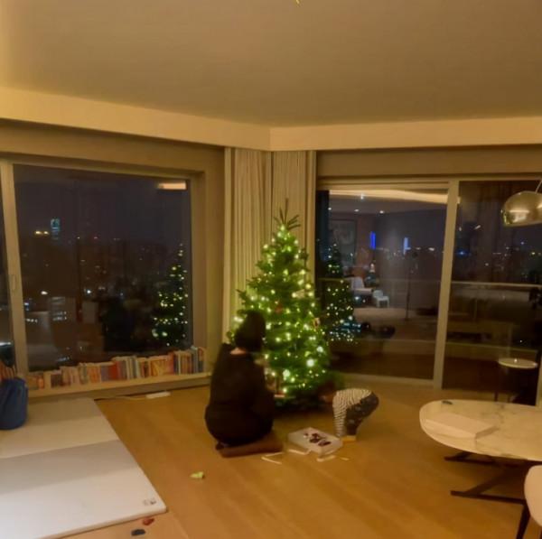 何猷君奚夢瑤何超欣一起過聖誕，畫面歡樂溫馨滿滿