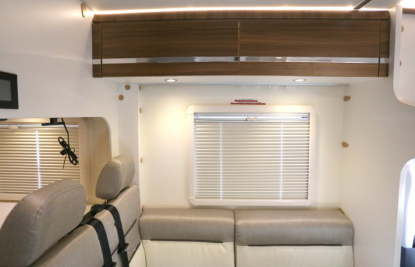 獨闢蹊徑 上裝做文章，輕量化典範，隆翠2號C528玩家版房車