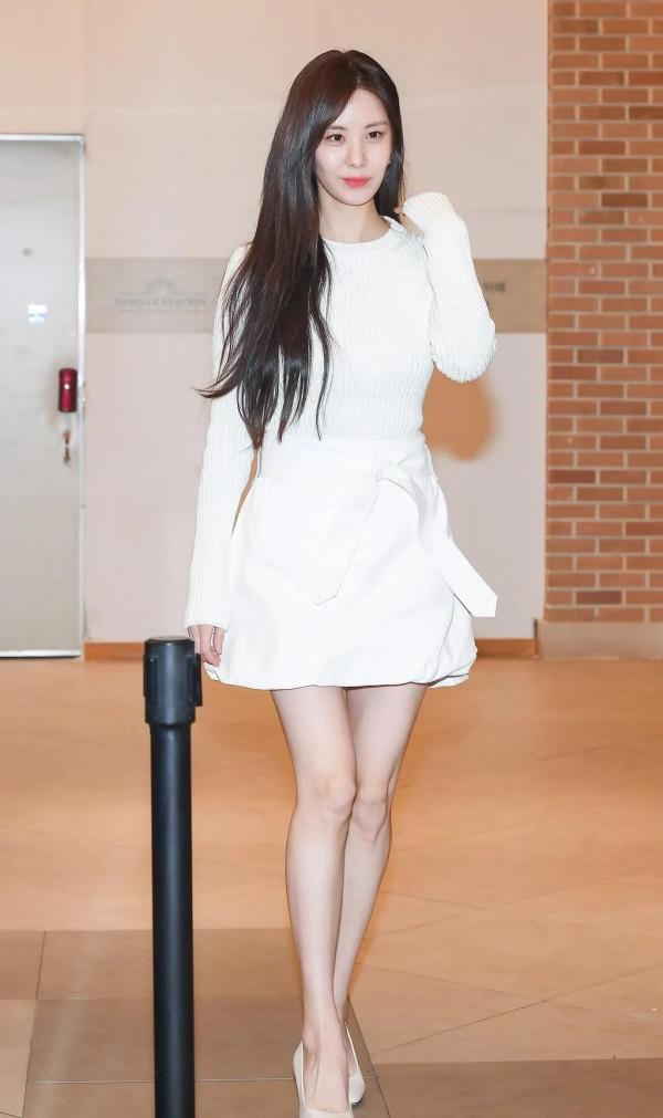 藝名徐賢1991年出生於韓國首爾,韓國女歌手、演員、主持人 藝名徐賢1991年出生於韓國首爾,韓國女歌手、演員、主持人