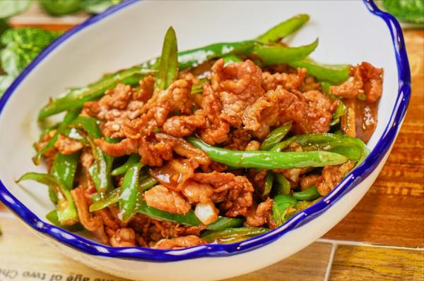 炒瘦肉咬不動?大廚教你2個竅門,又滑又嫩很鮮香,老人也能吃 炒瘦肉咬不動?大廚教你2個竅門,又滑又嫩很鮮香,老人也能吃