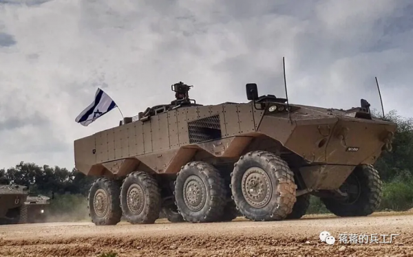 符合以色列國情的昂貴配置，埃坦裝甲車選擇艾裡遜4800SP變速箱