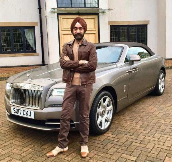 印度富豪跟人打賭：1條頭巾配1輛勞斯萊斯，7天不重複，結果如何