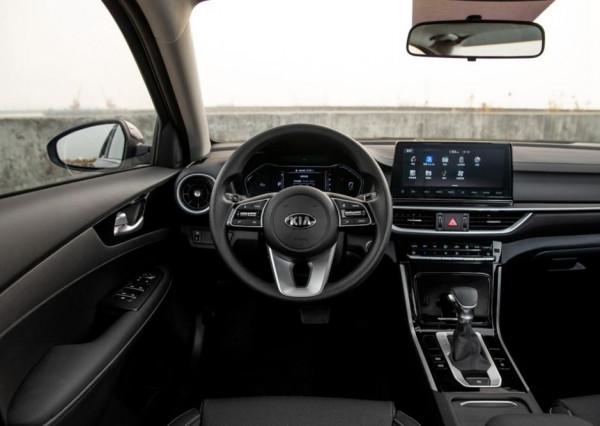 起亞最後的倔強，不到11萬起的K3，對抗朗逸軒逸，有價效比