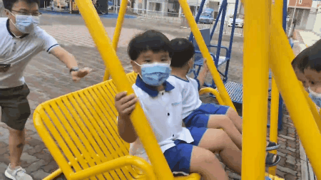 快樂又崩潰！我在新加坡7年，連生了5個兒子......