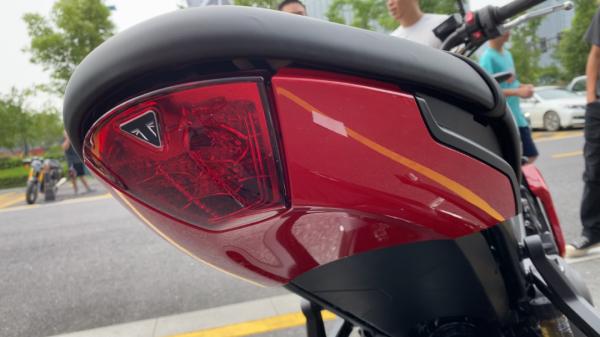 想擁有海王的三叉戟嗎？凱旋Trident 660實拍鑑賞