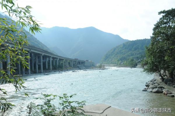 開車翻越秦嶺去漢中,不走高速走國道,路上風景竟然這麼好 開車翻越秦嶺去漢中,不走高速走國道,路上風景竟然這麼好