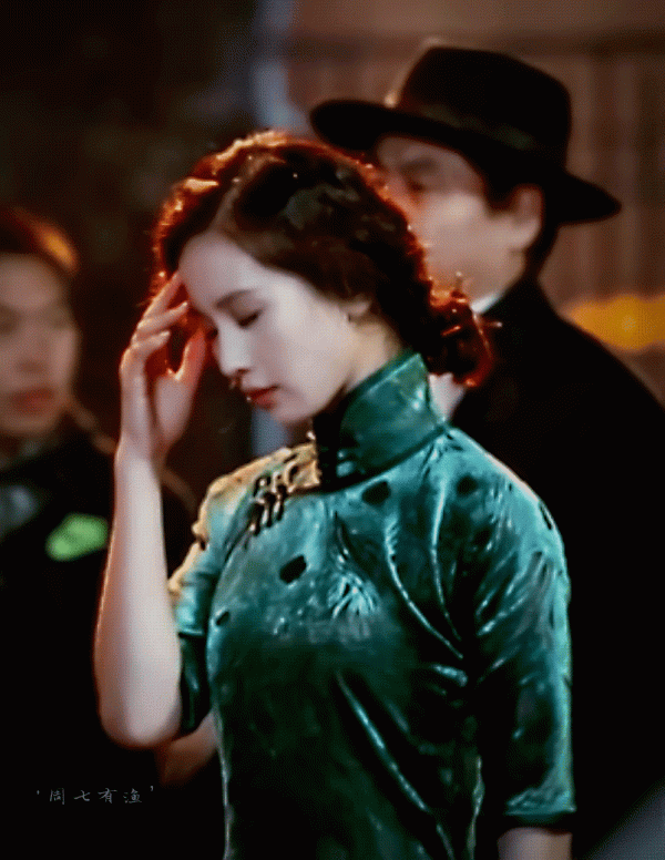 劉詩詩這套旗袍自帶一種妖冶病嬌的味道