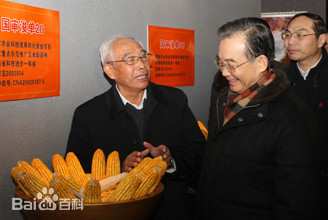 撒貝南、尼格買提向“大國工匠”致敬,一粒種子改變世界 撒貝南、尼格買提向“大國工匠”致敬,一粒種子改變世界