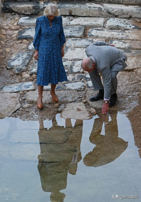 95歲的英國女王參加了她的兩個曾孫的洗禮，哈里王子前女友也來了