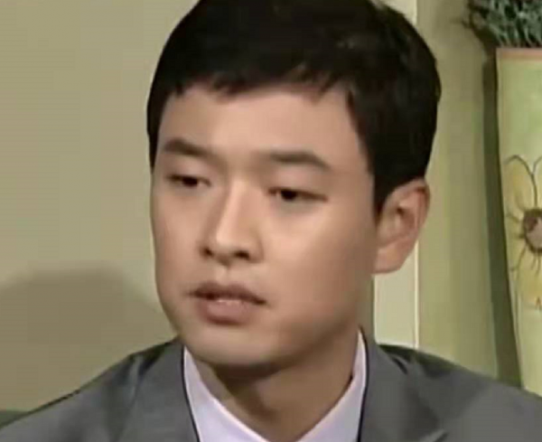 《黃手帕》紫英10年深愛抵不過閔珠6個月的戀愛,這是為何? 《黃手帕》紫英10年深愛抵不過閔珠6個月的戀愛,這是為何?