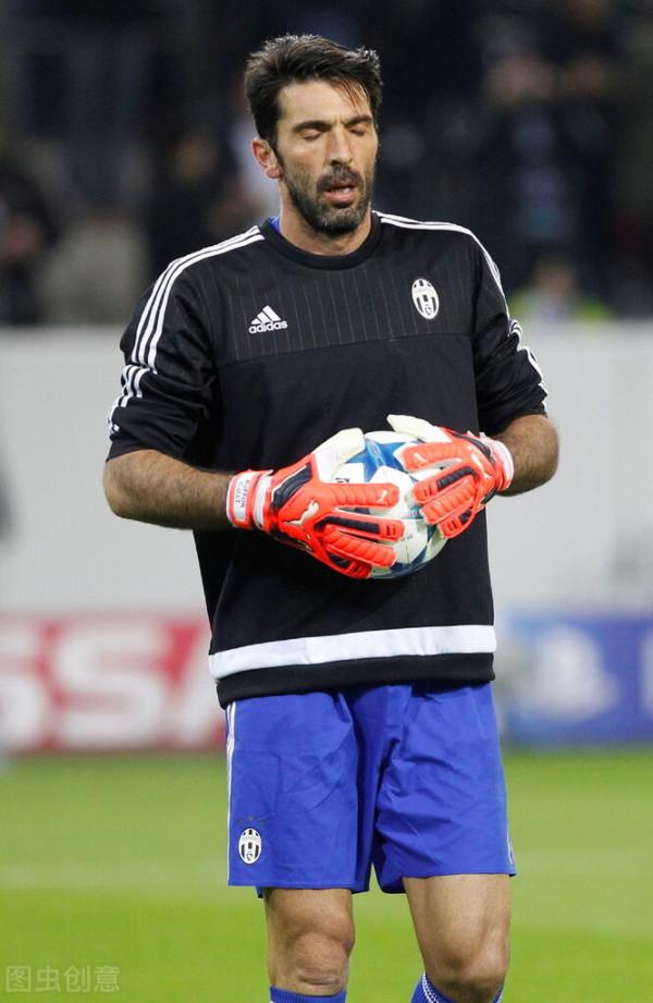 在役足壇常青樹，日本兩個，中國一個