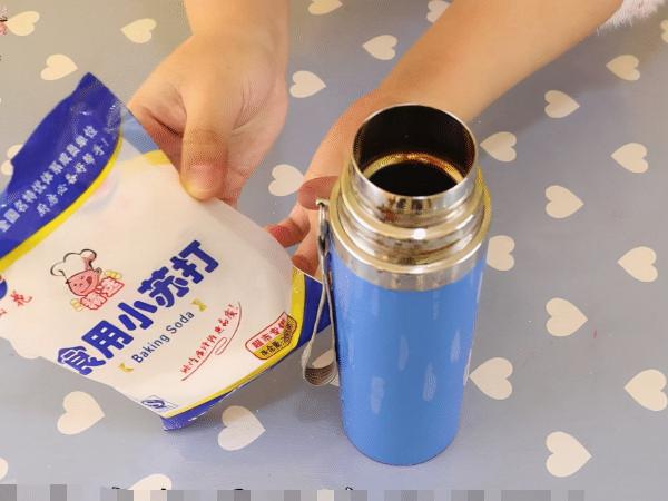 還在用手伸進杯子洗保溫杯？教你一招不用刷子也能讓杯子乾淨如新