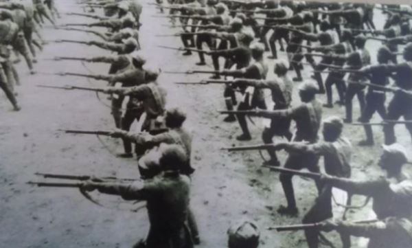 1979年大戰一觸即發，老將軍：三個孩子去參戰，我打算只回來一個