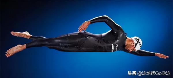 自由泳：更好的頭部位置與意識，持續保持流線型