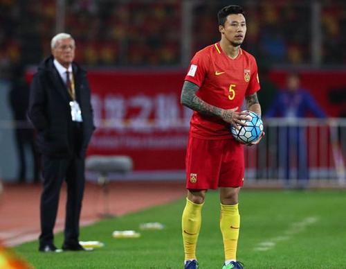 上午7點!當紅國腳再現爭議言論:中國足球成笑話,球迷罵聲一片 上午7點!當紅國腳再現爭議言論:中國足球成笑話,球迷罵聲一片