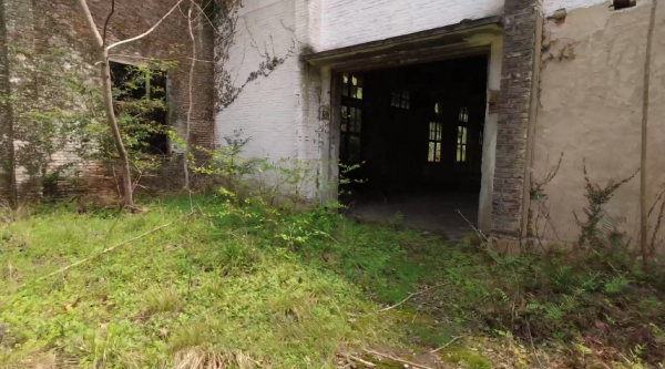 江西一座原始森林，隱藏著一座廢棄軍工廠，曾經生產高射機槍