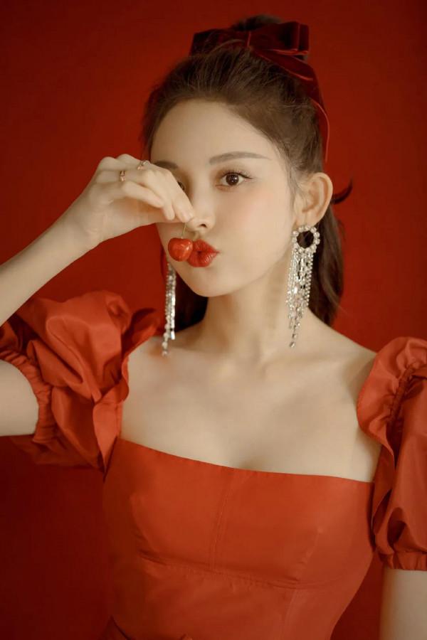 古力娜扎，雪鷹領主開機，看看漂亮的雪鷹姑娘吧