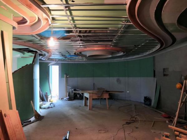 暴發戶炫耀自己有錢,胡亂裝修,鄰居讓他見識什麼叫真正有錢 暴發戶炫耀自己有錢,胡亂裝修,鄰居讓他見識什麼叫真正有錢