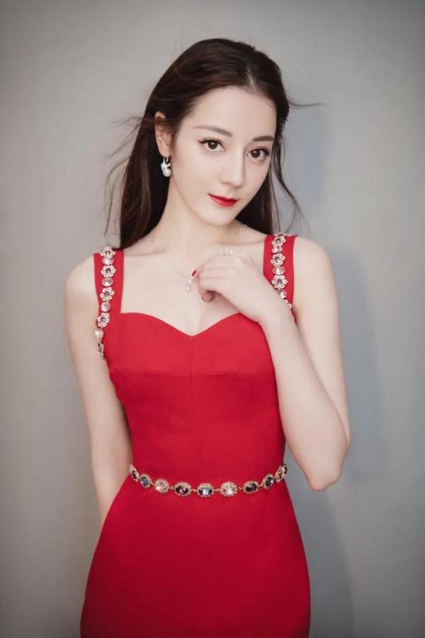 迪麗熱巴高畫質寫真照來了 迪麗熱巴高畫質寫真照來了