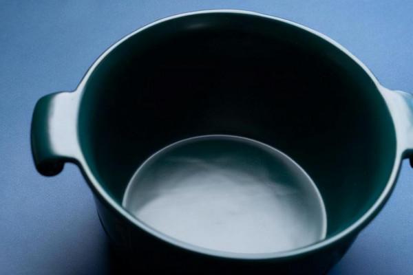 央視用實驗證明，不粘鍋塗層是不是真的致癌？鍋底掉了還能用嗎？