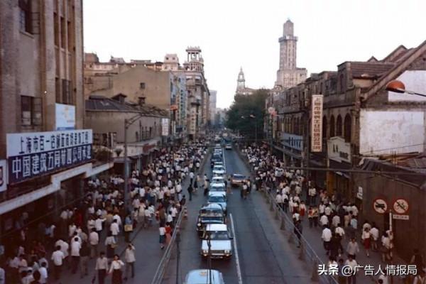 從前光陰慢，街上滿眼都是招牌