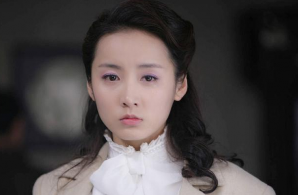 她是胡歌的夢中情人,因一頓火鍋被富豪看中,訂婚到結婚僅僅17天 她是胡歌的夢中情人,因一頓火鍋被富豪看中,訂婚到結婚僅僅17天