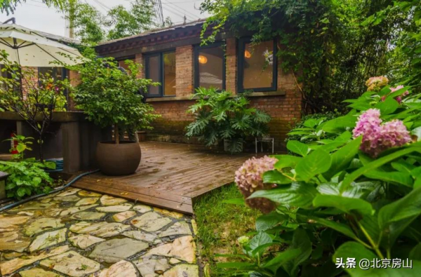 來房山這處修舊如舊的民宿，感受丘陵上的村莊！