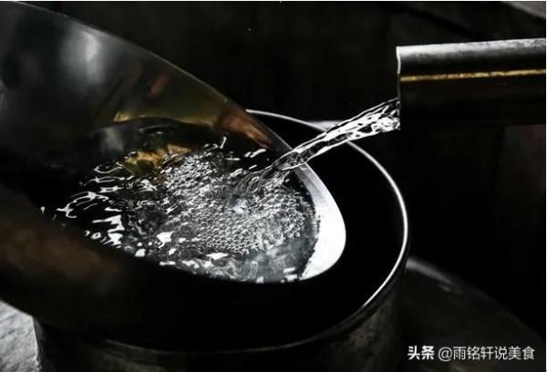 才知道,瓶身帶有“26760”的白酒,甭管多便宜,都是純正糧食酒 才知道,瓶身帶有“26760”的白酒,甭管多便宜,都是純正糧食酒