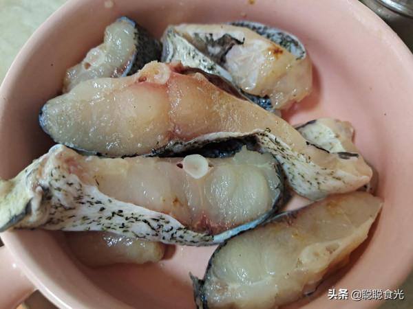 天冷了想“嗦粉”，教你家常魚粉的做法，酸辣爽滑，好吃解饞