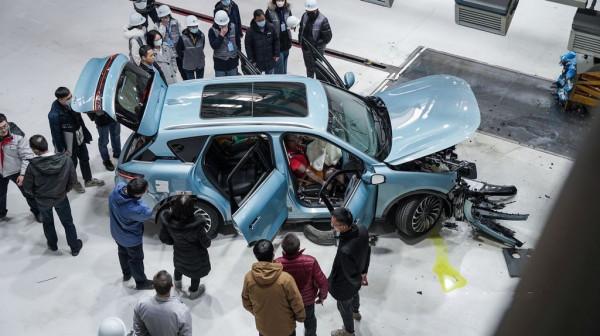 嵐圖參與碰撞測試，還將15位使用者帶到現場，不擔心出&OpenCurlyDoubleQuote;事故&rdquo;嗎？