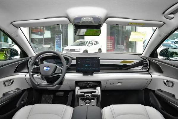 比亞迪e9,純電續航506公里,22.98萬 比亞迪e9,純電續航506公里,22.98萬