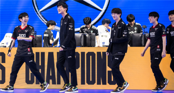 IG三位老選手看EDG奪冠,阿水最開心,寧王很佩服,含金量超IG? IG三位老選手看EDG奪冠,阿水最開心,寧王很佩服,含金量超IG?